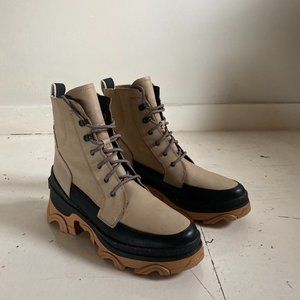 Sorel Boot in Sand
